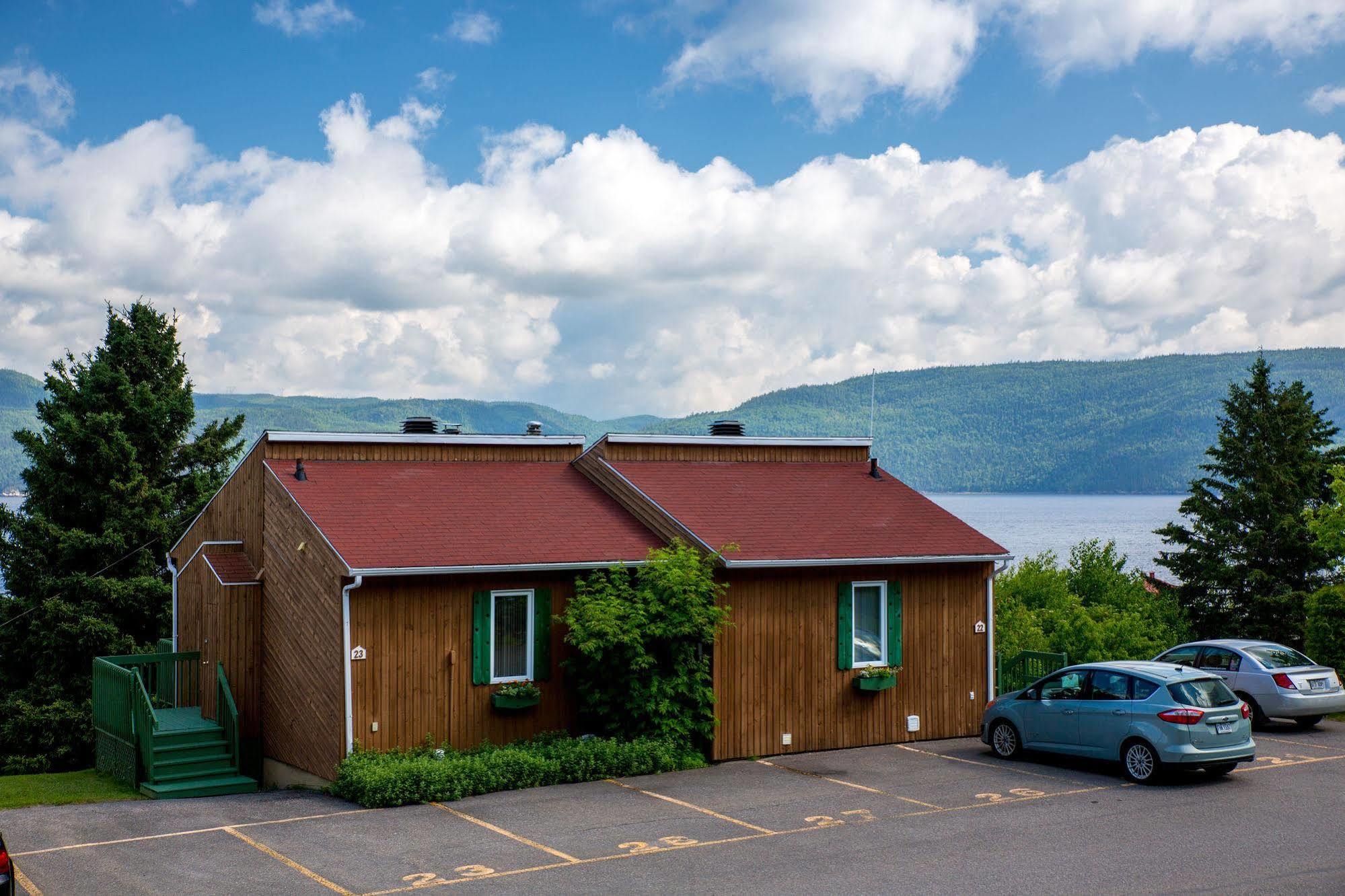 Chalets Condos Sur Le Fjord LʼAnse-Saint-Jean Exterior foto